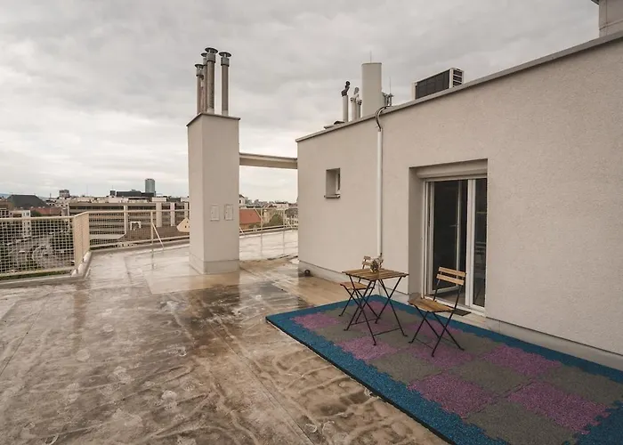 With An Old Town View Μπρατισλάβα